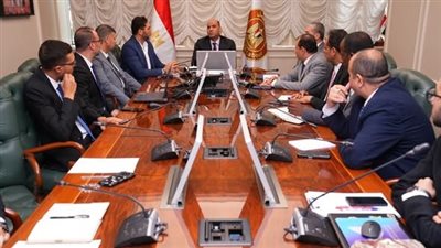 وزير العمل يستقبل مجموعة من شباب الجامعات المتطوعين لاستعراض رؤيتهم لتسويق خدمات الوزارة