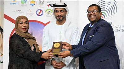 تكريم الصحفي مصطفى عبد المنعم خلال الملتقى العربي الثاني للسياحة الرياضية بدبي