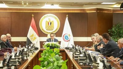 وزير الصحة يناقش استراتيجية توسيع قاعدة المتبرعين بالكلى من الأحياء