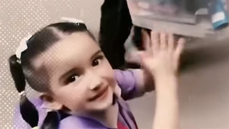 طفلة سبلايز المدرسة 