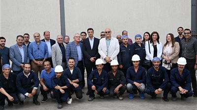 وزير الصناعة يتفقد مجمع أبو قير للأسمدة ومصنع فارما بلاست بالإسكندرية لتعزيز الإنتاج والصادرات