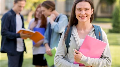 صداقات الجامعة الأولى.. كيف تبنين دائرة صحية دون فقدان هويتكِ؟