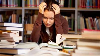  متلازمة التسويف الأكاديمي: كيف تتغلب الطالبة الجامعية على تأجيل الاستذكار؟