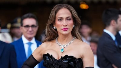 من الصف الأمامي لقلب الحدث.. جنيفر لوبيز وهاندا أرتشيل تخطفان الأضواء في «Vogue World Milano»