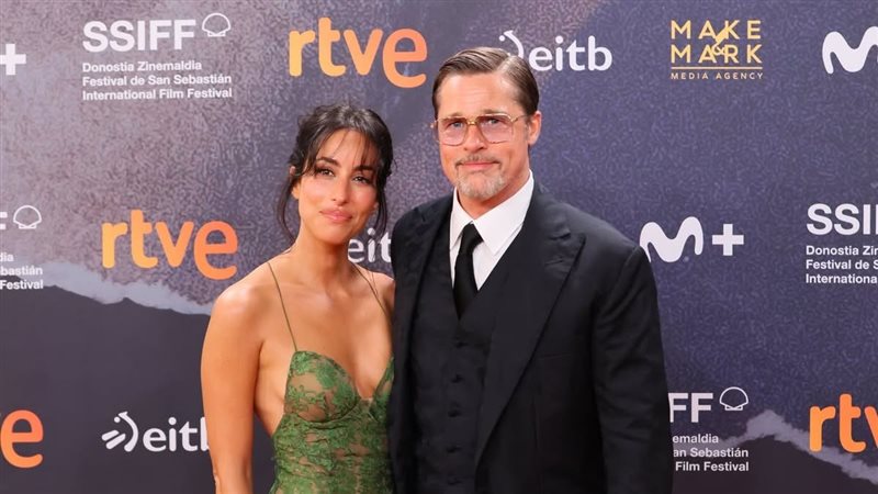 براد بيت مع إينيس دي رامون 