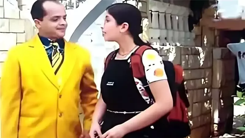 محمد هنيدي مع منى زكي في صعيدي في الجامعة الأمريكية 