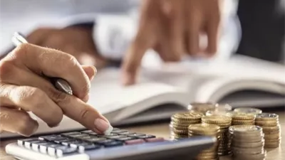 الأقساط تتزاحم على الراتب.. ماذا تفعل؟