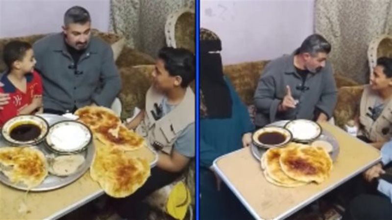 ياسر جلال مع بائع البلاستيك 