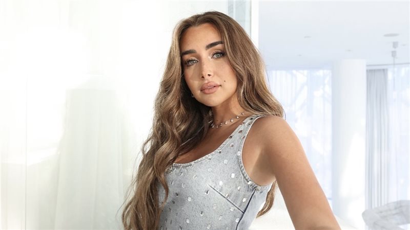 هنا الزاهد 