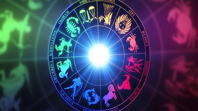 «لو عاوز توقعها في حُبك».. تعرّف على نقاط ضعف كل الأبراج 