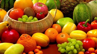 للسيدات.. فواكه صيفية تساعدك على إذابة دهون البطن