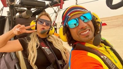 من دبي.. مي حلمي تصعد إلى السماء في «هليكوبتر».. (صورة)