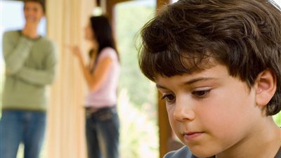 «الولاية حقي».. حملة تُطالب بمنح الأمهات حق تقرير مصير أولادهن بالتعليم