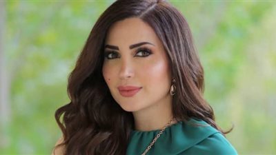 بإطلالة صيفية ساحرة.. نسرين طافش توجه نصائح لزياة الثقة بالنفس (صور)