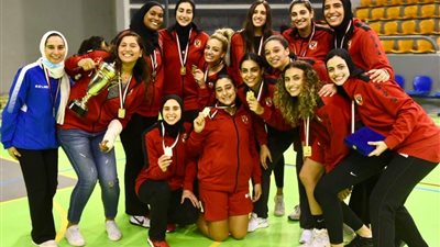 سيدات «الأهلي» يهزمن «الزمالك» ويتوجن بـ«لقب كأس مصر لليد»