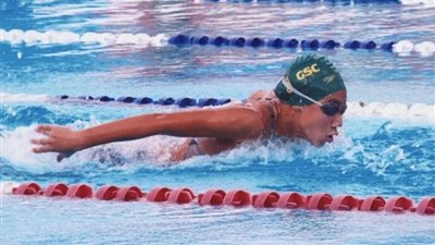 فريدة عثمان تشارك في بطولة سانت بترسبرج للسباحة في أمريكا