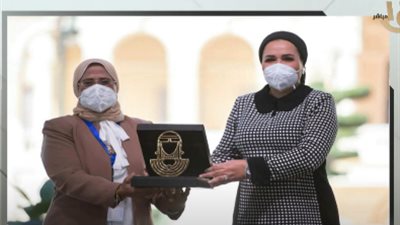 بعد تكريم قرينة الرئيس لها.. إيمان جنيدي: حسيت أن مصر طبطبت عليّ.. فيديو