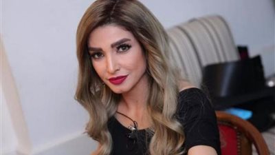 بمرآة مكسورة.. روجينا تشوق جمهورها إلى رحلة «بنت السلطان»