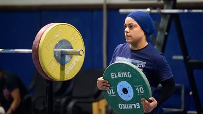 الإنجازات وحدها لا تكفي.. سارة سمير بطلة أولمبية مع إيقاف التنفيذ.. بروفايل