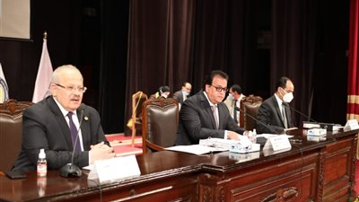 «عبد الغفار» يُشيد بنجاح تنظيم امتحانات الترم الأول