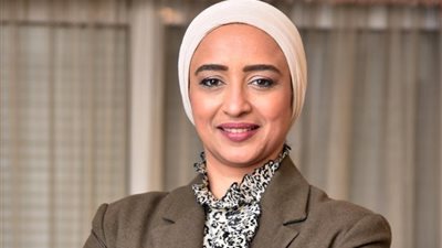 في عيد الأم.. أميرة أبو شقة: أمي «جوجل» ودرست الاقتصاد علشانها