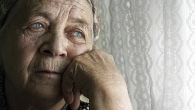 «غيروا طبيعة الخالق»| في عيد الأم أمهات تعاني داخل دور المسنين من أبنائهن