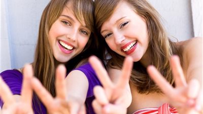 «مراهقة ناجحة».. خبيرة تضع روشتة بناء الفتيات 