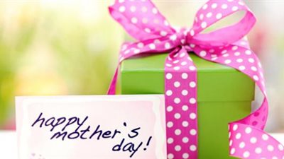 أمي مُسنة.. «إزاى أقدملها هدية عيد الأم دون تعريضها للخطر؟» 