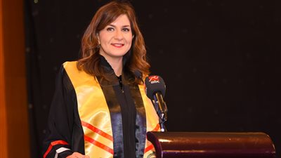 وزيرة الهجرة في حفل الأكاديمية العربية: تحياتي لكل أم تعبت لأجل أبنائها