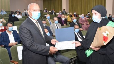 كامل الوزير يكرم الأمهات المثاليات في «النقل»: الاهتمام بها حقها علينا