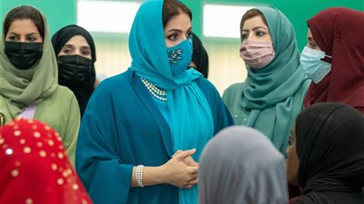 شاهد..  ظهور نادر لـ السيدة الجليلة مع الأيتام يثير جدلاً في سلطنة عمان