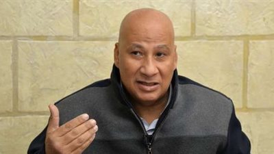 كيف تتعاملين مع ابنتك خلال سن المراهقة؟.. استشاري نفسي يجيب