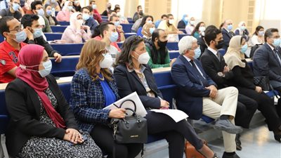 بالصور.. افتتاح ملتقى التعريف بفرص العمل والتوظيف بطب عين شمس