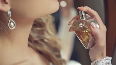تعرفي على أنواع العطور.. وما يناسب شخصيتك