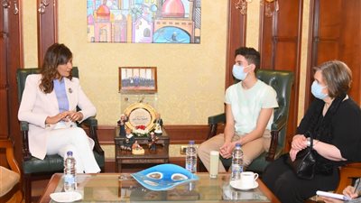 17 عامًا.. نبيلة مكرم: 