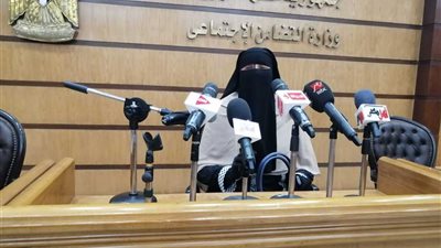 بعد منحها وسام الكمال.. الحاجة سعيدة: الرئيس يهتم بالمرأة أكتر من أي فئة.. خاص