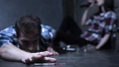 مأسات الزوجات من إدمان رجالهن آلام مجتمعية تتجدد كل يوم