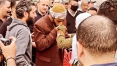 معجبات الفنانين ..ردود أفعال صادمة أفسدت حياة النجوم