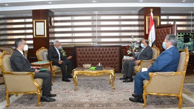 المخلفات الصلبة صداع في رأس السيدات.. و«شعراوي» يتدخل لحلها