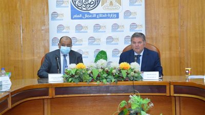 وزيران و4 محافظين يناقشون الأماكن المقترحة لمحطات شحن السيارات الكهربائية 