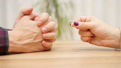 كيف تتخطى المرأة أزمة الطلاق وتواجه المجتمع؟ سامية خضر تقدم نصائح مهمة