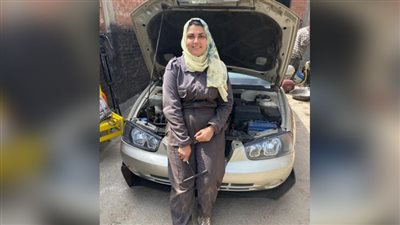 الشقيانة سارة.. قصة امرأة اقتحمت عالم الميكانيكا لتصبح الأشهر في ميت غمر.. فيديو