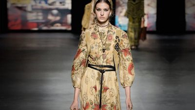 كيفية اختيار الفساتين في موضة ربيع 2021