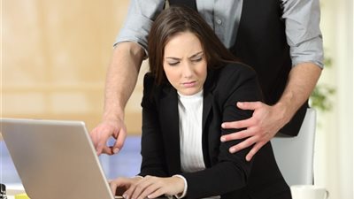 تحرش في الإنترفيو.. 5 نصائح للفتيات عند التقدم لوظيفة جديدة