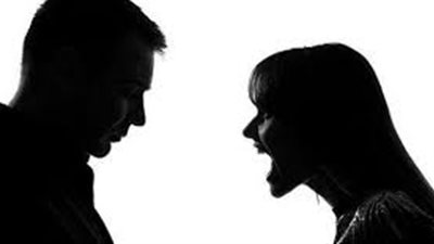 رجل يتهم زوجته بالنشوز.. والسبب: رفضها تكبير صدرها