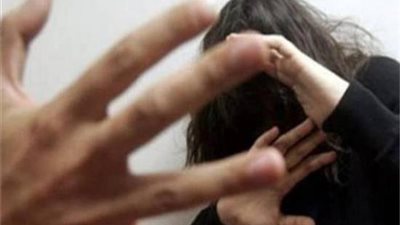 انتقامًا من شقيقها.. 3 شياطين يجردون فتاة من ملابسها.. والنيابة تثأر لها