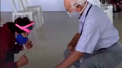 وصلة رقص ورد فعل غير متوقع من مُسنة تلقّت لقاح كورونا.. فيديو