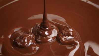 طريقة تسييح الشيكولاتة الخام في البيت