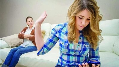 مشكلات تواجه المراهقات.. التنمر الإلكتروني والمخدرات الأخطر 