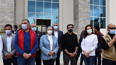 أعياد المرأة.. صبحي ونائب محافظ الجيزة يتقدمان مسيرة بالدراجات النارية والهوائية